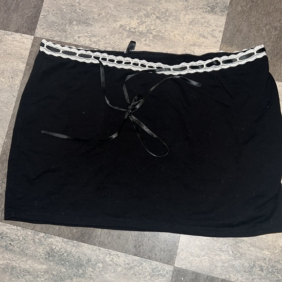 EDIKTED Seline Skirt - Picture 1 of 3